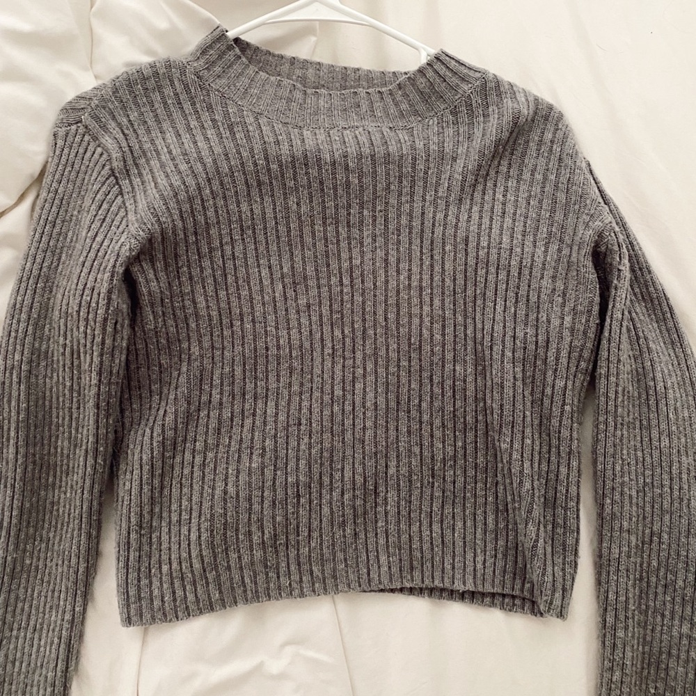 Brandy Melville cropped sweater one size $7